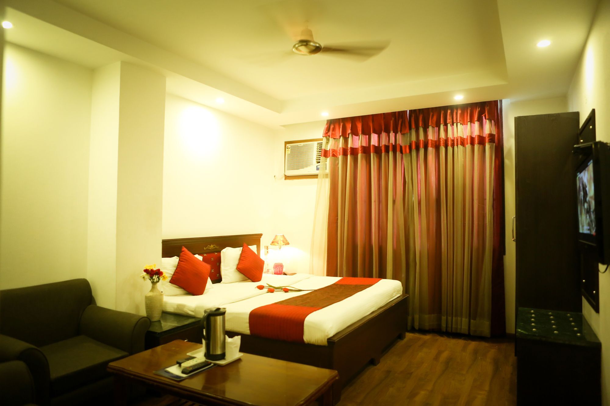 Hotel Kamla Palace Dehradun Exterior photo
