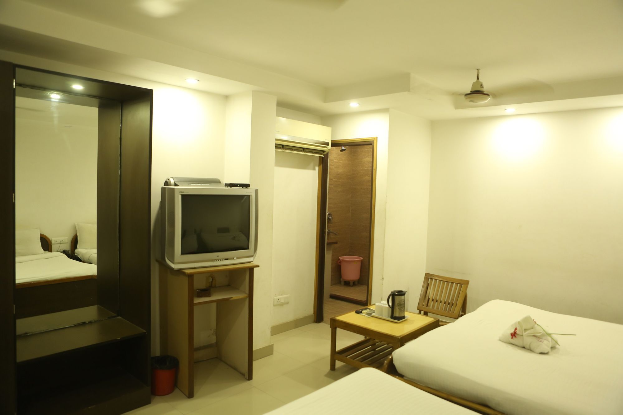 Hotel Kamla Palace Dehradun Exterior photo